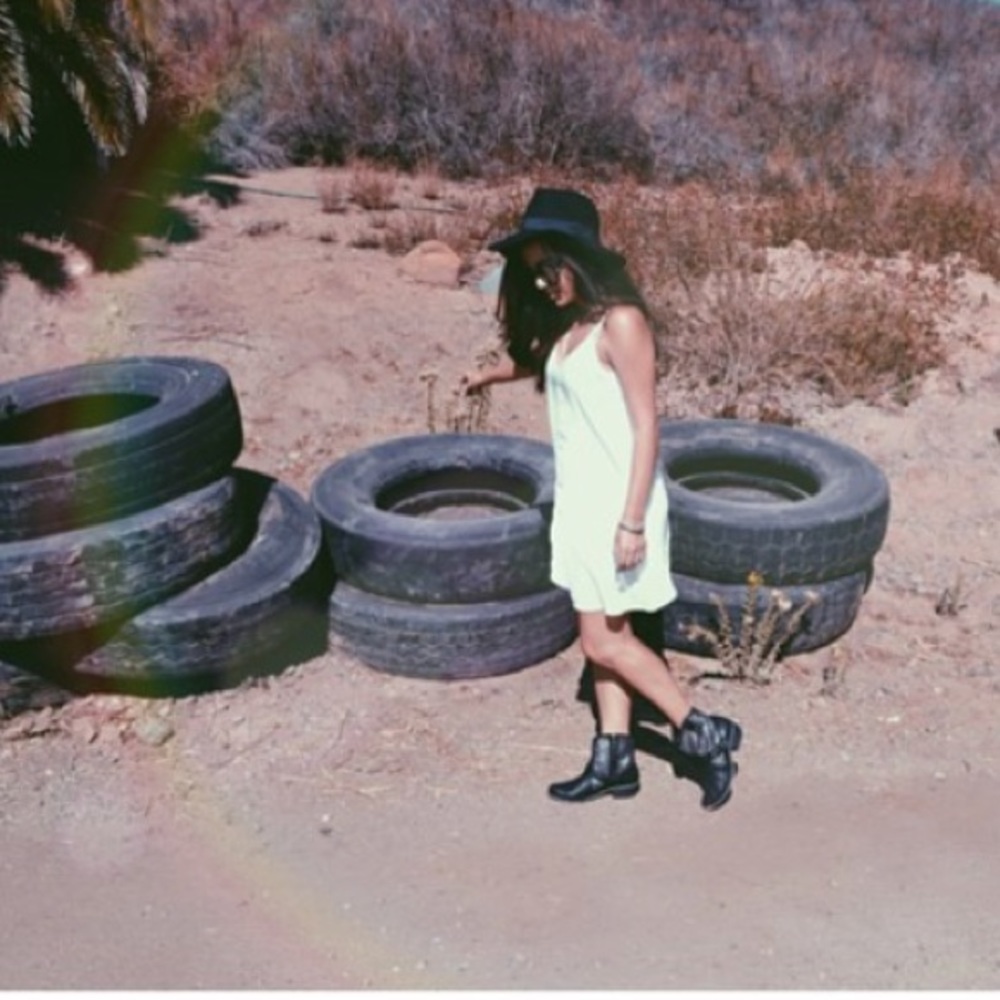 Brandy Melville dress - Picture 4 of 4